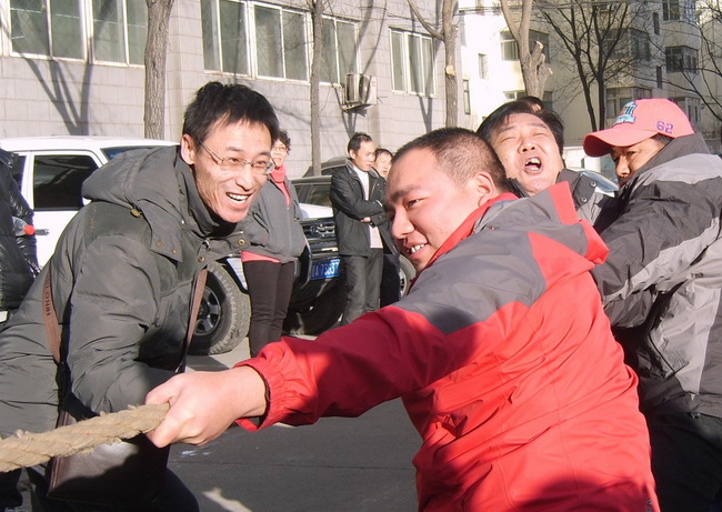 加油，看你的了?。S晉榮攝--2013年12月攝于地調(diào)院迎元旦拔河比賽中）_調(diào)整大小.JPG